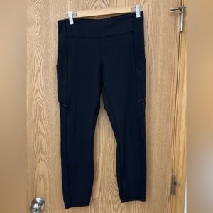 Lululemon 7/8 legging with mesh side and side pockets